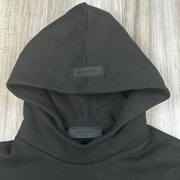 Fear of God Essential Jet Black Hoodie Mens Size Large NWT - Picture 4 of 13